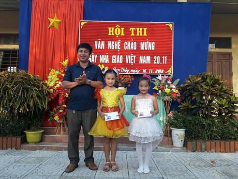 Anh trao thuong 004.jpg