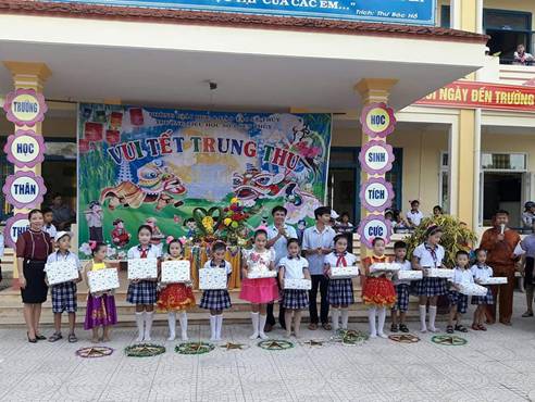 Tang qua cua truong 2008.jpg